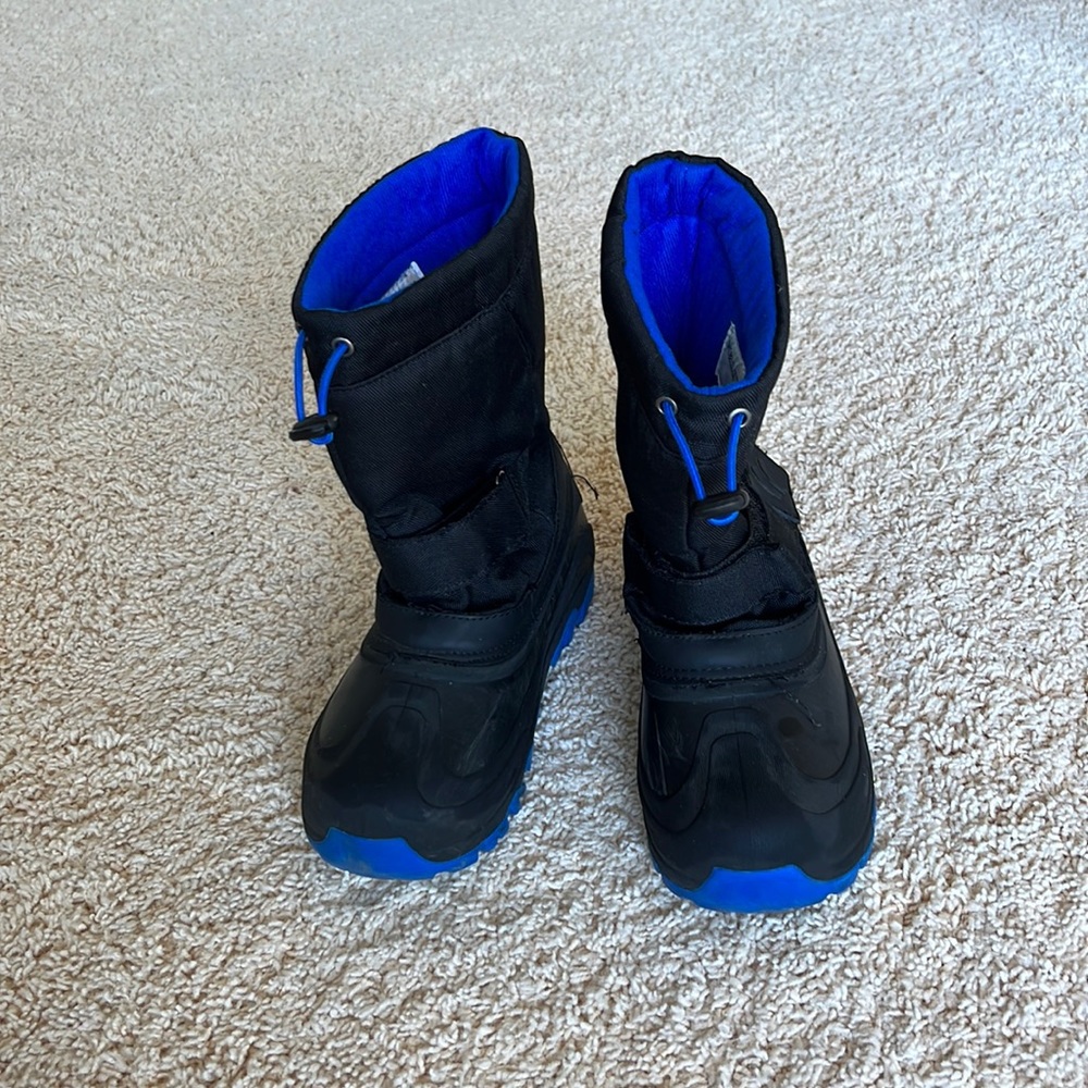 Snow boots